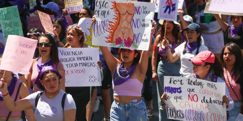 Mujeres, durante la protesta del 8 de marzo en la Ciudad de México.