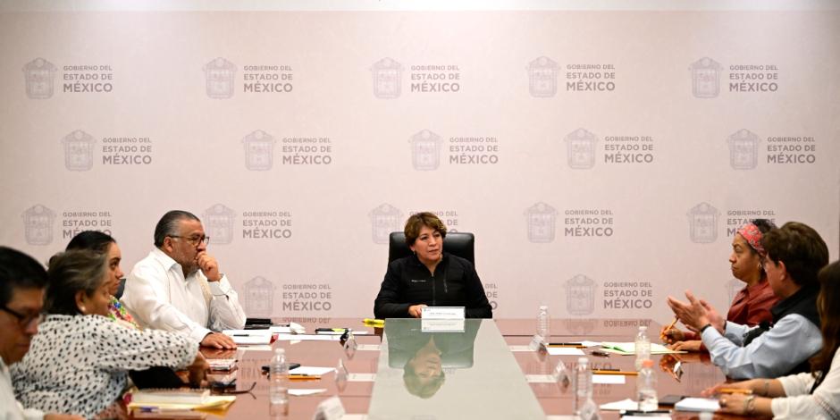 Autoridades del Gobierno del Estado de México.