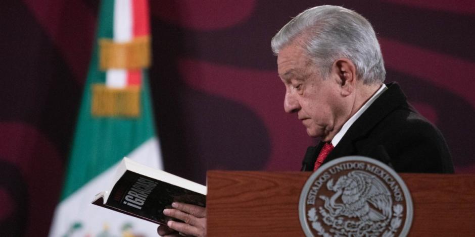 Tribunal Electoral rechaza queja de Xóchitl Gálvez contra el libro llamado 'Gracias' de AMLO.