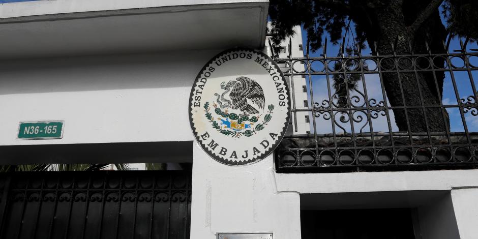 Políticos reprueban irrupción en Embajada de México en Ecuador.