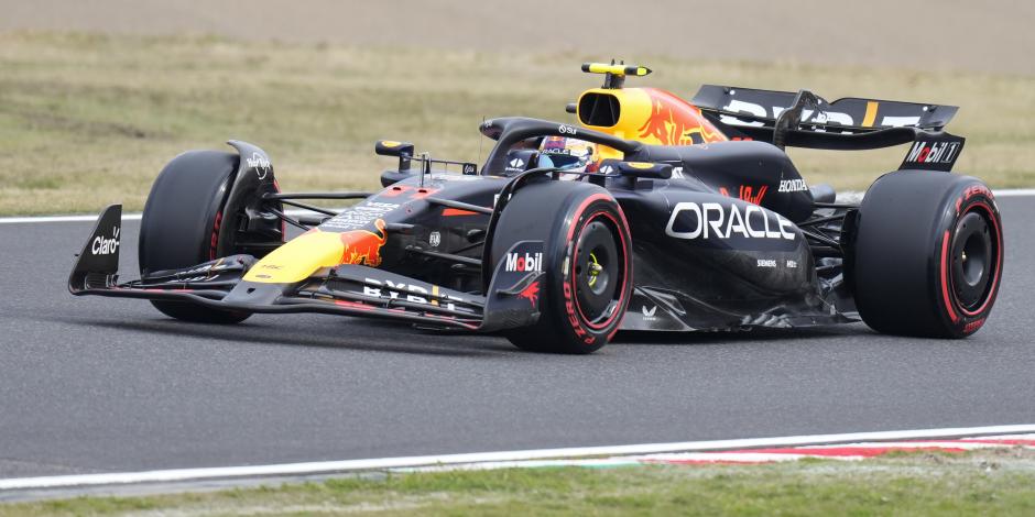 El Red Bull de Checo Pérez durante una carrera de F1 este año