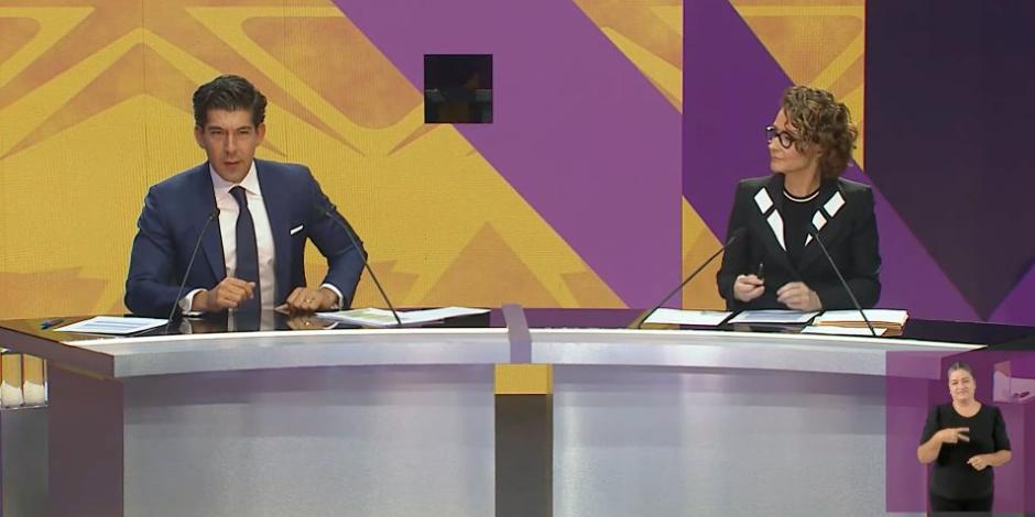 Manuel López San Martín y Denise Maerker, los moderadores del primer debate presidencial, ayer.