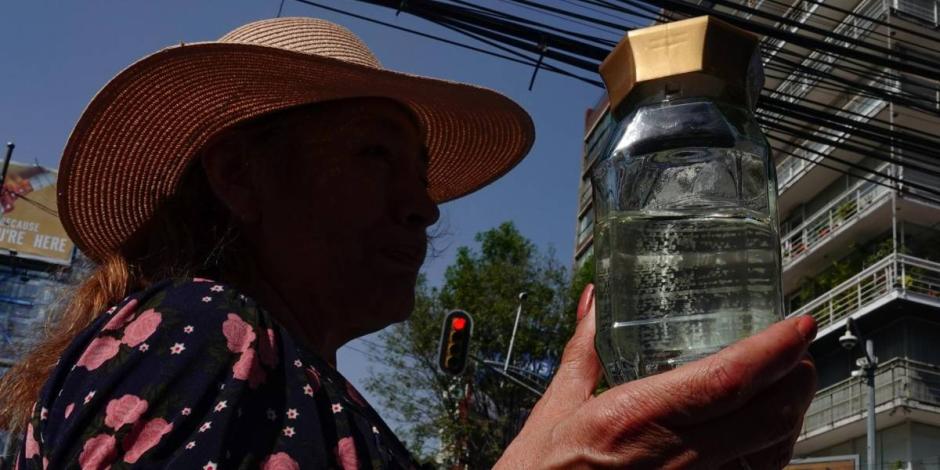 Amagan vecinos de la Benito Juárez con plantón en Insurgentes por agua contaminada.