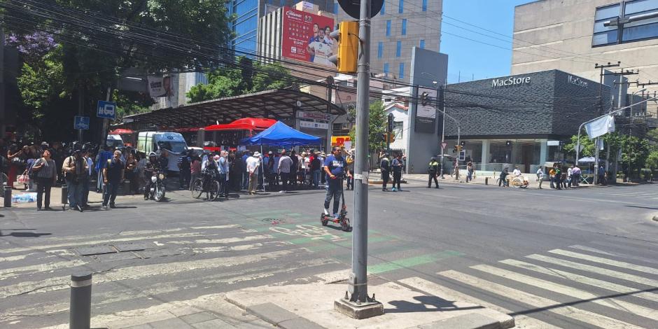 Bloqueo en Insurgentes Sur y Xola.