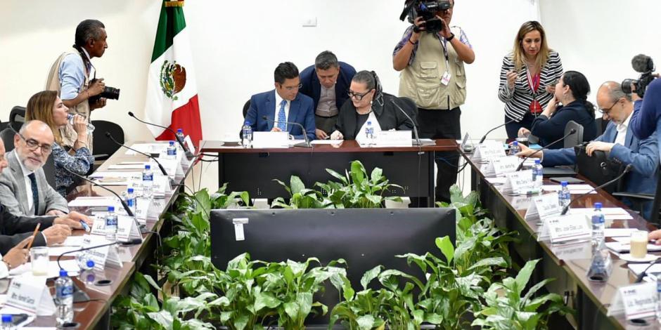 Reunión de de Jorge Romero, presidente de la Jucopo, con Guadalupe Taddei, presidenta del INE, ayer
