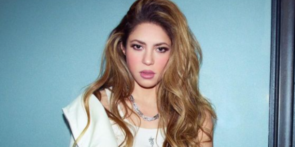 Shakira anuncia gira al aparecer junto a Bizarrap en Coachella 2024.