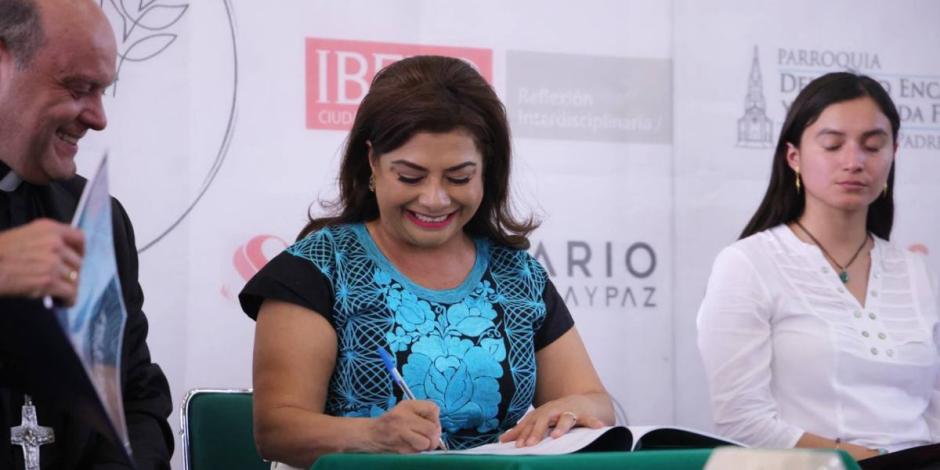 Clara Brugada firma compromiso por la Paz, impulsado por la UI y la CEM.