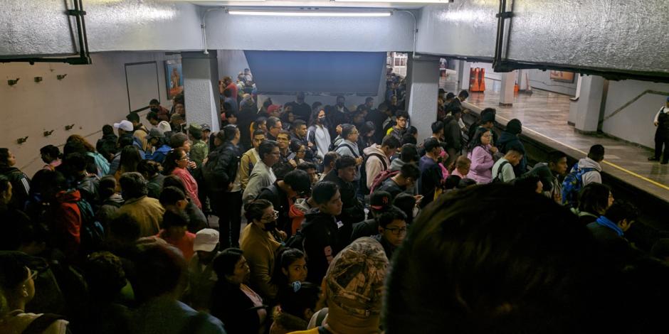 Reportan "falta de servicio" en terminal Cuatro Caminos de la Línea 2.