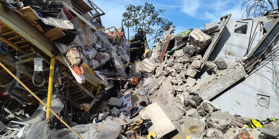 Vivienda en alcaldía Tlalpan sufre explosión y se derrumba.