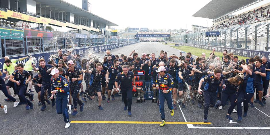 El equipo de Red Bull celebra su último triunfo en F1.