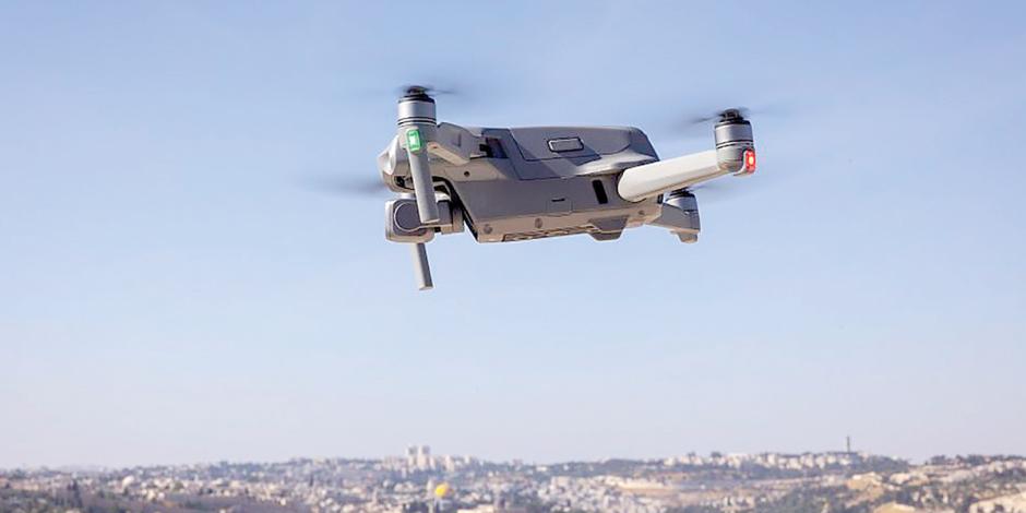 Un dron en el mirador del Monte de los Olivos,  cerca de la Ciudad Vieja de Jerusalén, 12 de julio de 2022.