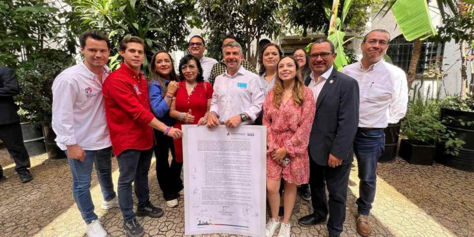 Firma Mauricio Tabe compromisos por la defensa de la primera infancia en Miguel Hidalgo.