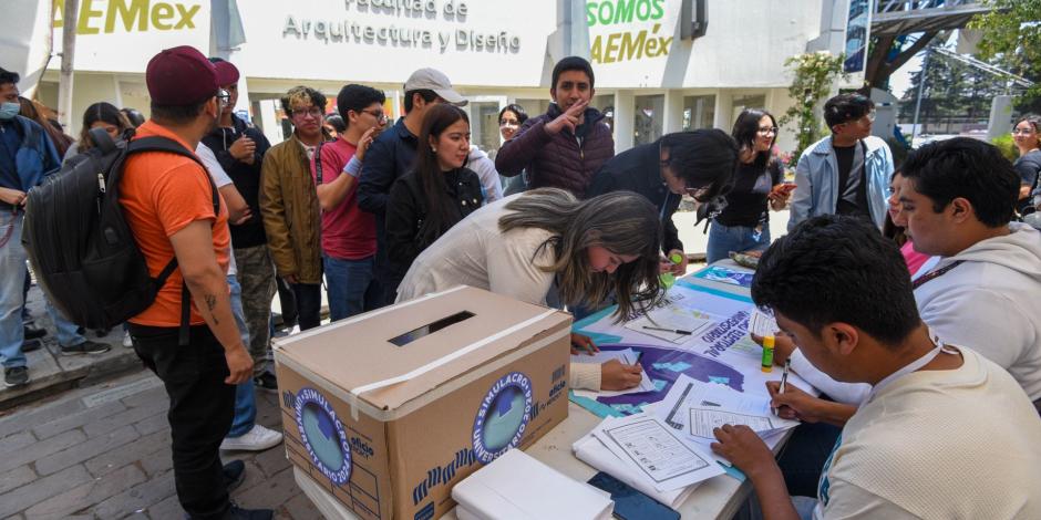Más de 250 mil alumnos votan en ejercicio electoral.