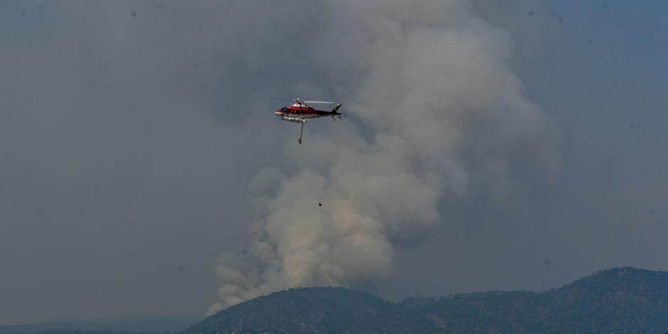 Trabajos para sofocar los incendios que se presentan en Valle de Bravo el pasado 6 de mayo