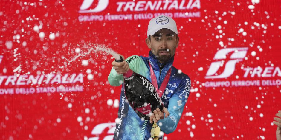 Paret-Peintre festeja su podio en la décima etapa del Giro de Italia, ayer.
