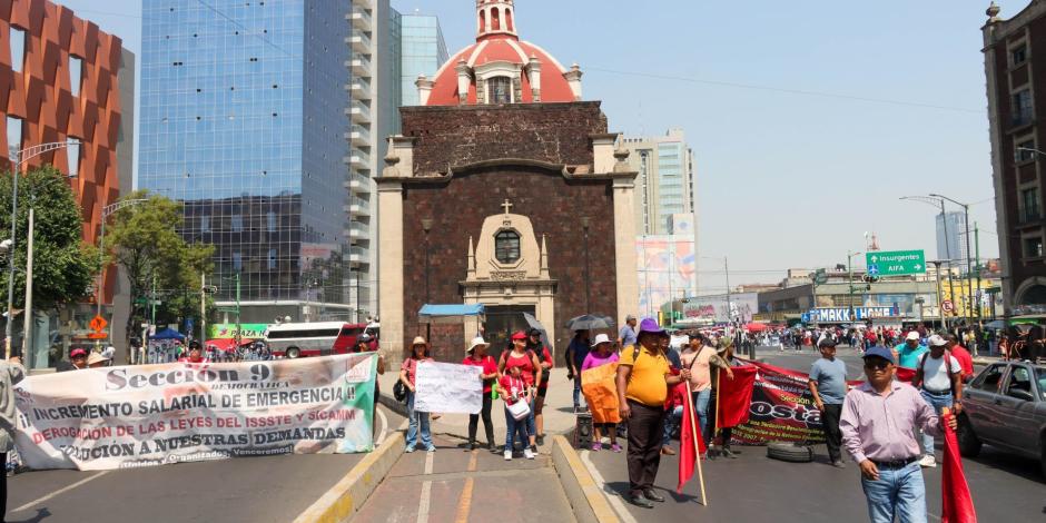 Maestros de la CNTE en manifestación.