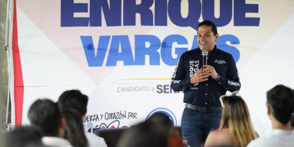 Enrique Vargas llama a jóvenes de Naucalpan a luchar por el país que merecen.