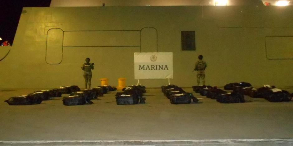 Personal naval asegura cargamento ilícito en las costas de Manzanillo, Colima.