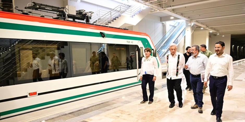 El Presidente López Obrador en visita al Tren México-Toluca, hace unos días.