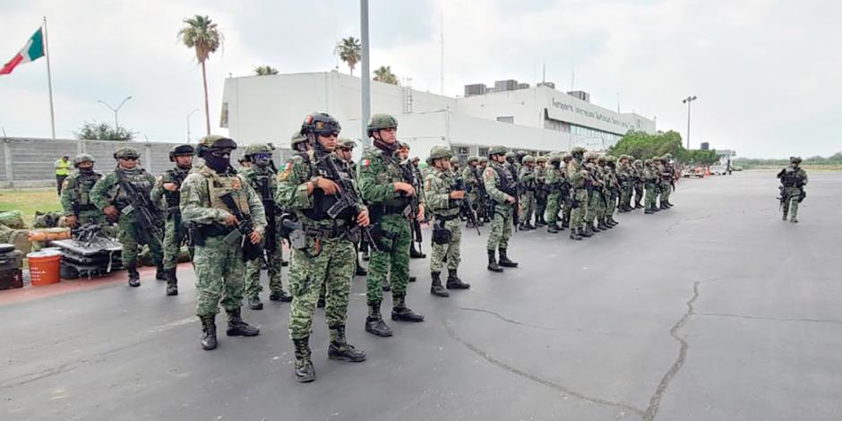 Elementos de Fuerzas Especiales llegaron ayer a Nuevo Laredo.