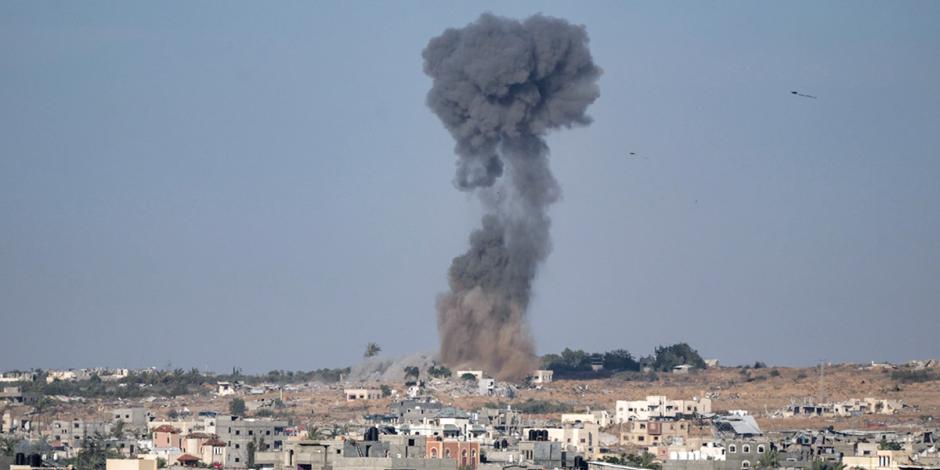 Ataque aéreo israelí en Rafah, en el sur de la Franja de Gaza, ayer.