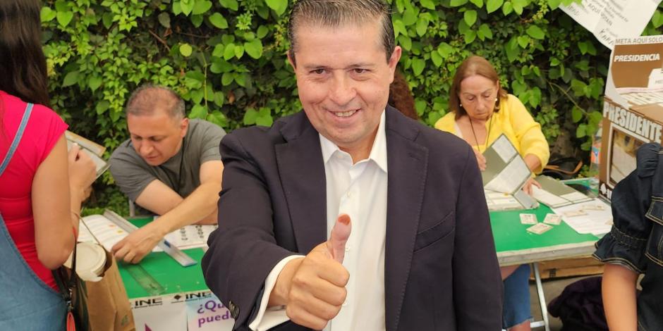 El candidato de la Coalición Va X La CDMX para Coyoacán, Giovani Gutiérrez Aguilar, emitió su voto