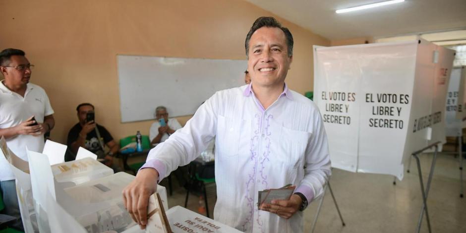 Gobernador de Veracruz vota.