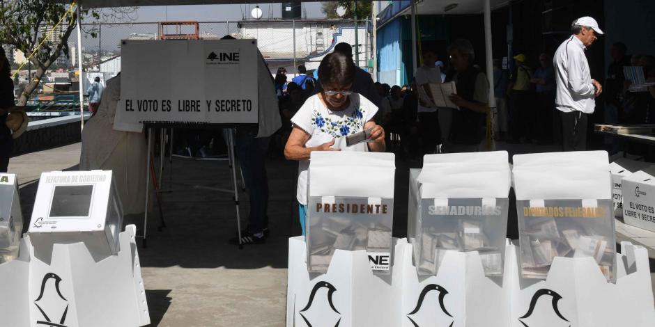 Jornada electoral de la casilla correspondiente a la sección 4922 de la alcaldía Miguel Hidalgo ubicada en la escuela primaria El Chamizal.