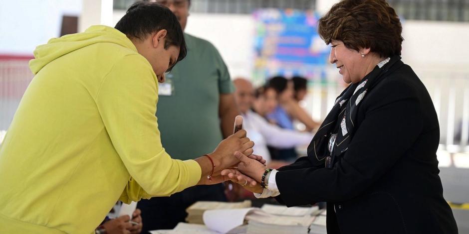 La gobernadora, Delfina Gómez, al votar el 2 de junio.