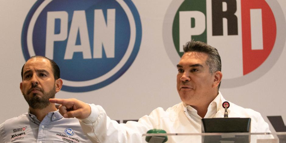Los dirigentes del PAN (izq.) y del PRI en conferencia de prensa, en abril pasado.