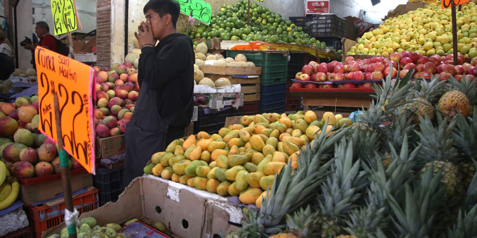 Foto ilustrativa de fruta en venta en un mercado de México