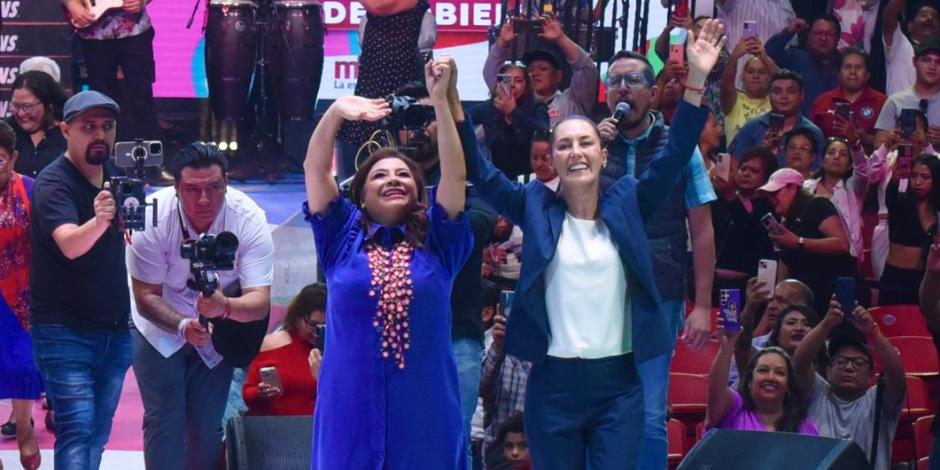 La presidenta electa Claudia Sheinbaum (der.) y la jefa de Gobierno electa Clara Brugada (izq.).