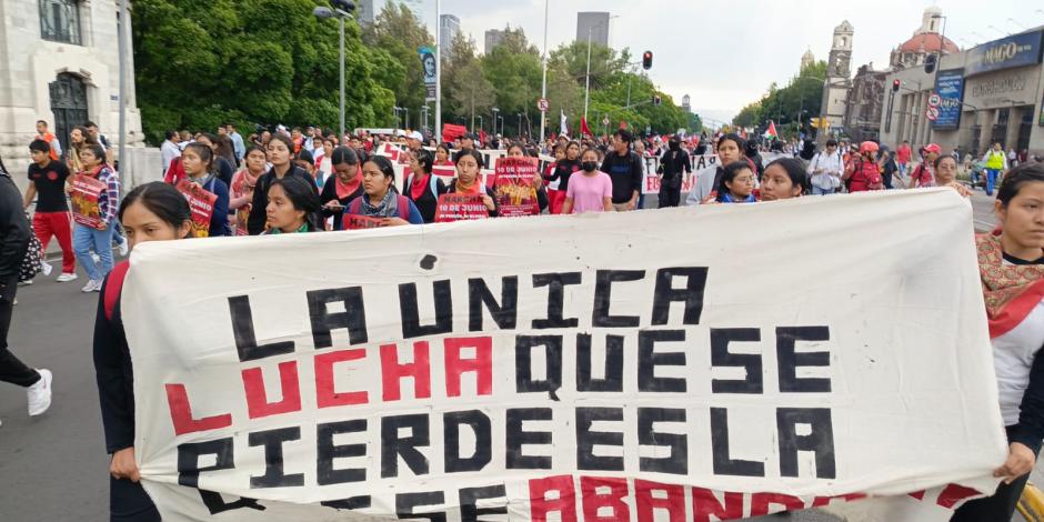 Organizaciones marcharon en conmemoración del 10 de junio de 1971, ayer.