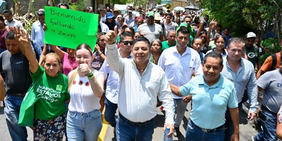 Ricardo Gallardo cumple a las familias de Matlapa con nuevo camino a Zacayo