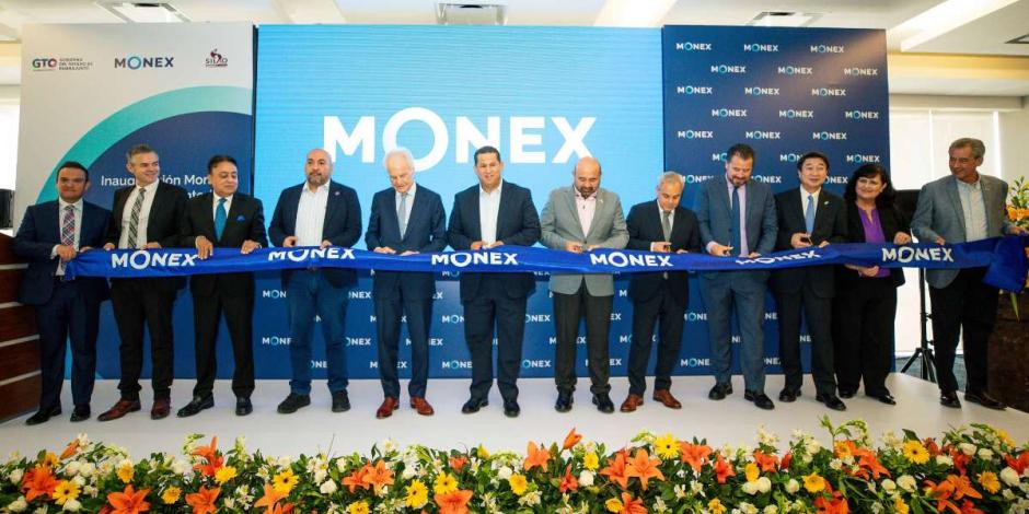 Inaugura Diego Sinhue oficina de Banco Monex en Puerto Interior.