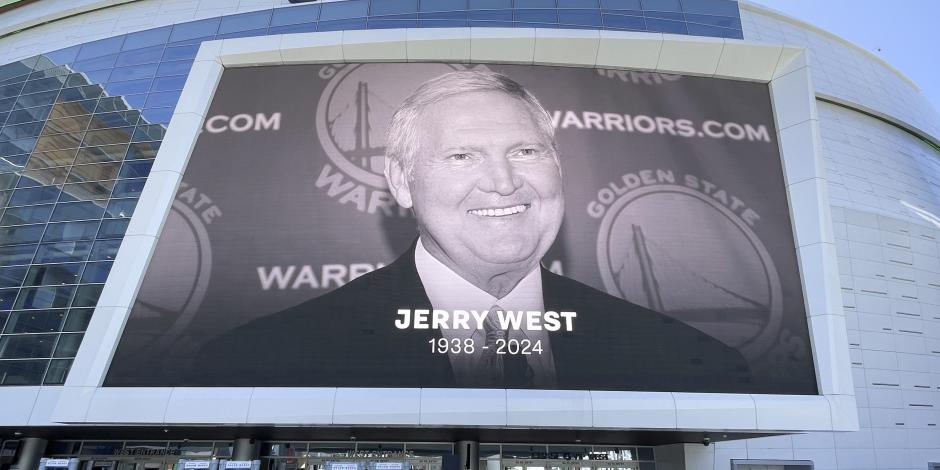 Los warriors le hicieron un homenaje a Jerry West, ayer, en el Chase Center, casa de los Golden State.