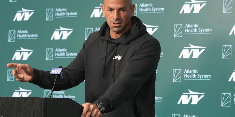 El entrenador de los Jets en conferencia de prensa, ayer.