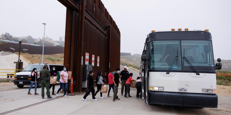 Ilegales son retornados del otro lado de la frontera la semana pasada.