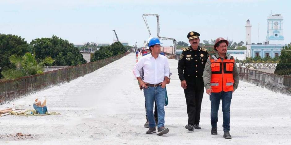 Mauricio Vila supervisa avance en la construcción del viaducto elevado de Progreso.