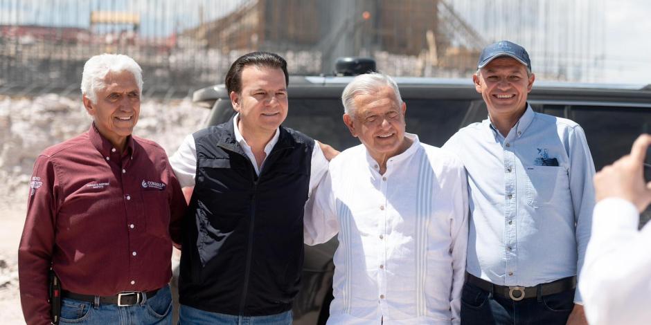 El Presidente López Obrador y el gobernador Esteban Villegas supervisaron la  la construcción de la planta potabilizadora en Durango.