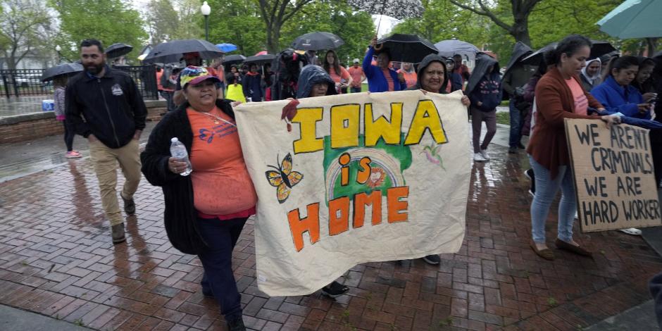 Marcha en apoyo de migrantes en Iowa, EU, el 1 de mayo pasado.