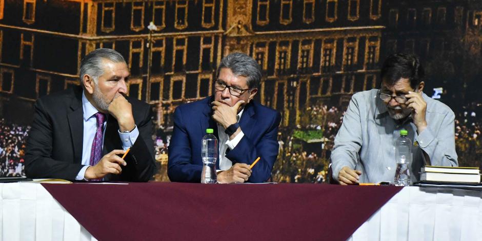 Pie: De izq. A der.: Adán Augusto López; Ricardo Monreal y Gerardo Fernández Noroña, ayer.