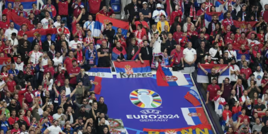 Selección Nacional de Serbia amenaza con dejar la competencia por insultos racistas