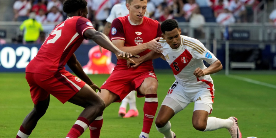Árbitro del partido entre Perú vs Canadá se desploma por golpe de calor