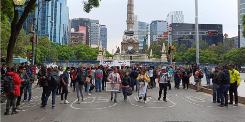 Inicia marcha en memoria de los 43 estudiantes de Ayotzinapa en CDMX.