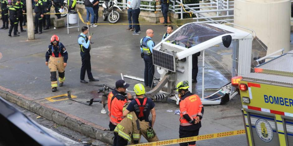 Colapsa cabina de teleférico en Colombia y muere un pasajero.
