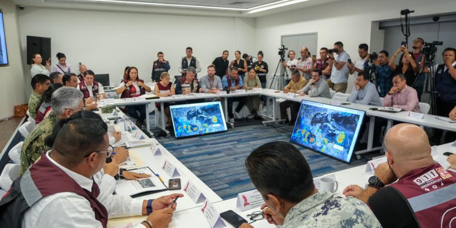 Autoridades de Quintana Roo empiezan evacuaciones por huracán Beryl