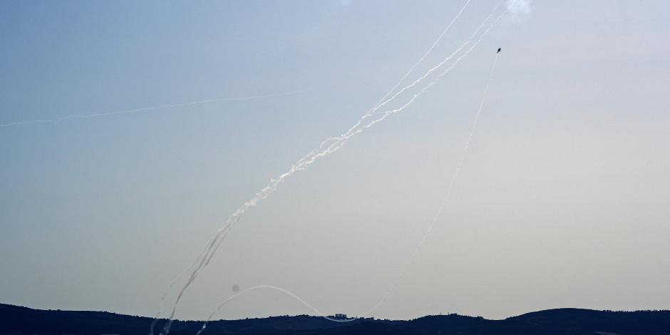 La Cúpula de Hierro intercepta los proyectiles lanzados desde el Líbano, ayer.