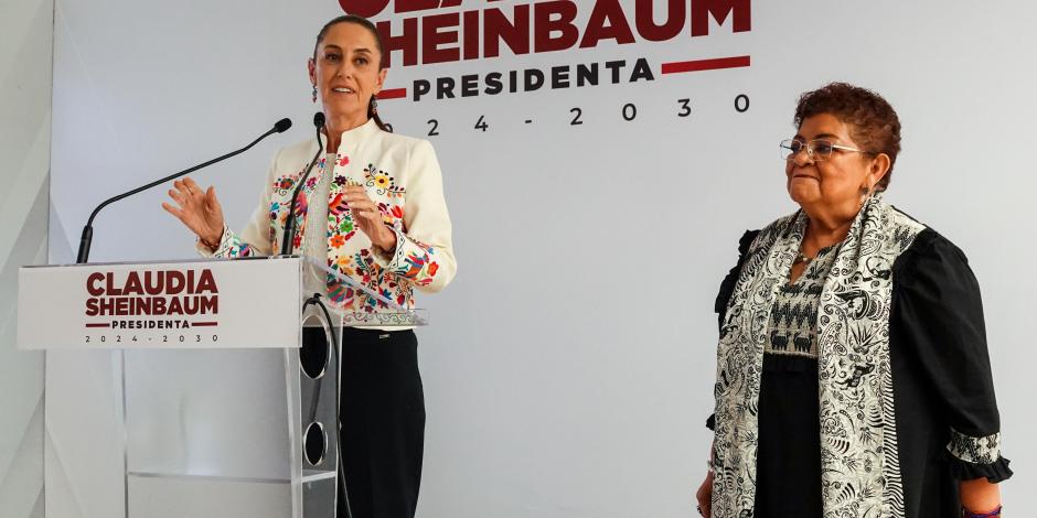 La virtual Presidenta electa, Claudia Sheinbaum, y Ernestina Godoy, ayer.