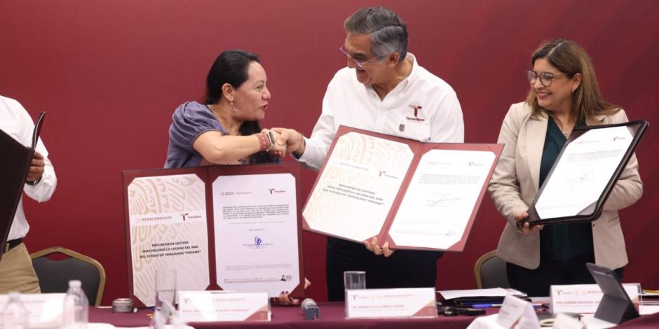 Américo Villarreal y María Luisa Albores firman convenio para mejorar la calidad del aire en Tamaulipas.